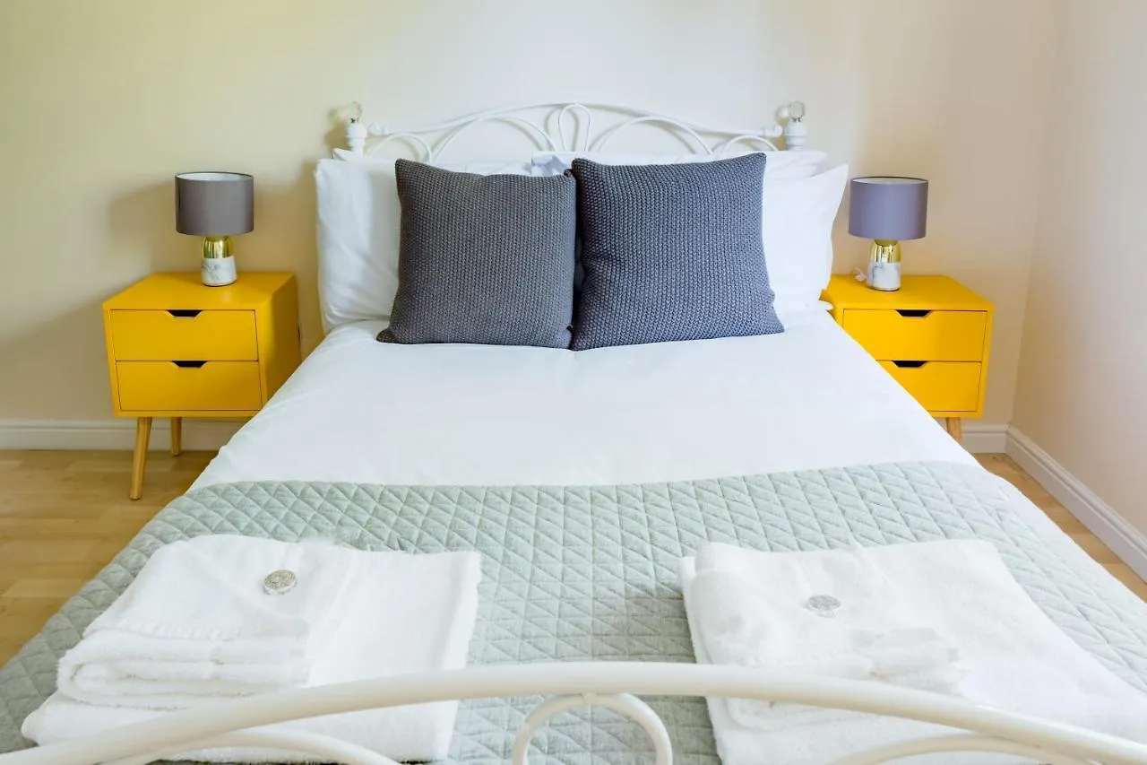 Um Living Stays - Sleeps 7 Cambridge  Apartment